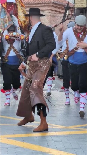 The Mayoral Leads La Vaquilla: Bells, Slings, and a Running Start