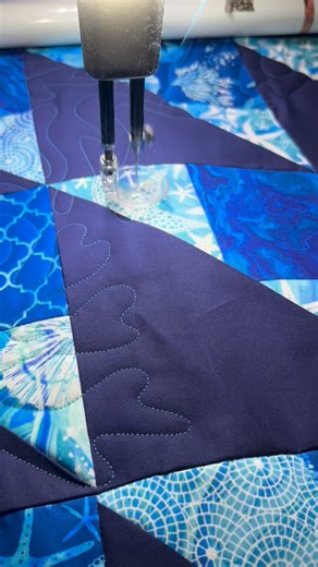 Quilting the “Quick Quilt” with a seaweed design called Sea Greens from Urban Elementz. #quilter #longarmquilter #handiquilter | Oh Kaye Quilting