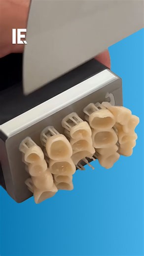 Interesting Engineering | A dentist demonstrates the result of 3D-printed dentures for the next stage in dental technology. 📹: @dentallabor_lu | Instagram