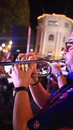 Así se ve El Gran Combo de Puerto Rico, con la Plaza Las Delicias llena a capacidad, en una noche espectacular en la Cuna de la Salsa: Ponce. 🎶💃🕺 #VisitPonce #FiestónPonceño | Visit Ponce