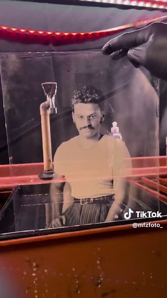 The magic of a clear glass ambrotyp: being a negative but also a positive image when placed in front of a black background ✨✨✨ #tintype #wetplatecollodion #berlinartist #darkroommagic #berlintintype #alternativephotography #handmadephotography #collodion #portraitphotography #ambrotype #chemistryinart #mfzfoto