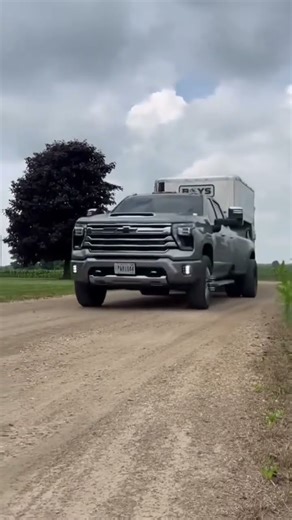 This livestock trailer and truck set up is crazy #wilson #bullhauler #livestock #cattle #rodoc