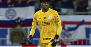 Corinthians planeja compra de Hugo Souza, do Flamengo, nesta terça-feira