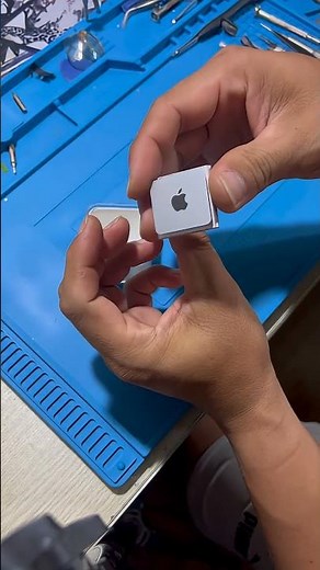 Apple iPod Shuffle - 4th Generation Silver 2 GB 2010 bóc seal năm 2025