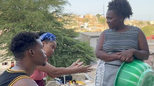 Vizinha ki staba ta trabadja interna dja toma folga dje sota Safendi, xintadu riba rua na djobi kusa rue. Video completo na canal: https://yt.openinapp.co/gmyvk | Gaiatisa