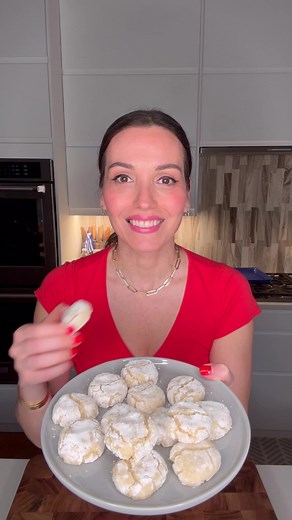 Easy Italian Almond Cookies (full recipe is on: HungryHappens.Net) | italian almond cookies