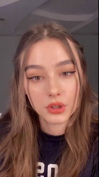 Hand Gestures Tutorial: Express Yourself Creatively