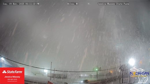 HEAVY snow has begun in Niles, MI! Snowfall rates of 1-2" per hour are ongoing within lake effect banding. Camera is sponsored by Jessica Massey - State Farm | Michigan Storm Chasers