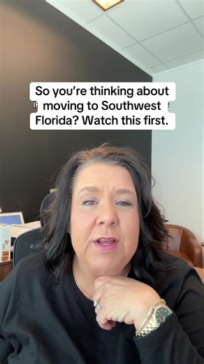 Most people move to Southwest Florida for the weather… but that’s usually not what makes them stay. It’s the small things you don’t expect. Weekends that somehow turn into boat days. Random Tuesday sunsets that feel like a vacation. Friends from up north suddenly remembering you exist in January. Life here slowly shifts outdoors — dinners by the water, evenings on the lanai, and quick trips to places like Sanibel, Captiva, or Cabbage Key that start feeling normal. After decades in Southwest Flor