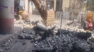 Gokulpuri Metro Accident : हादसे के बाद मेट्रो प्रशासन ने प्रबंधक और कनिष्ठ अभियंता को किया निलंबित, जांच शुरू