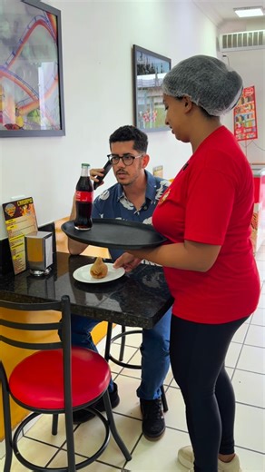 Calçadão Lanches on Instagram: "O lanche no Calçadão Lanches é prioridade! 🤣 ⏰ Aberto de Seg a Sex das 7:00 às 18:00 📍Localizado no Calçadão em frente à Buralli 🛵 Delivery pelo link da bio #RioVerdeGoias #Salgados #Lanchonete #Humor"