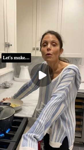 Bethenny Frankel on Instagram: "Try the most delicious… tag me when you make it! 😍 #homecooking #cookinghacks #crispy #crispyravioli #yummy #delicious #deliciousfood #foodsofinsta #foodie #nextlevel #chef #momhacks #ravioli #tryme"