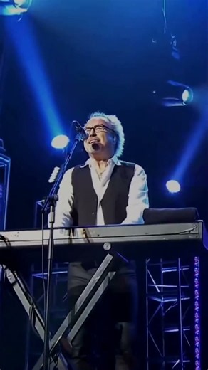 Foreigner with "Cold as Ice" from Rockin' At The Ryman 3