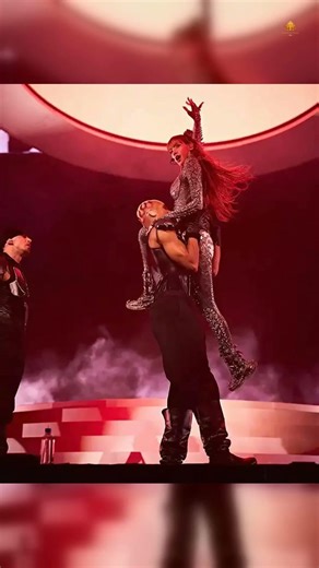 Lisa (BLACKPINK) làm sôi Coachella 2026 với remix Em Xinh 'Say Hi' – netizen khen Quỳnh Anh Shyn đi