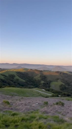 Make San Luis Obispo Your Adventure Homebase in SLO County 🏰✨ Right in the heart of San Luis Obispo County, SLO is the perfect starting point for unforgettable Central Coast adventures 🤩 Just a scenic 45-minute drive north, step into the grandeur of Hearst Castle — a hilltop masterpiece overlooking the Pacific. Explore the opulent rooms, stroll the manicured gardens, and marvel at the iconic Neptune Pool with its sparkling Roman-inspired design 🌊🌴 📍 Hearst Castle, San Simeon, California Sta