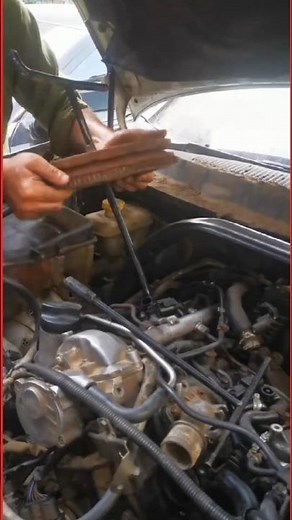 Removing stuck fuel injector #shorts #mechanic #viralvideo #technology #diesel