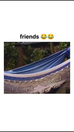 the.sarcastic.entertainment on Instagram: "One classic Friends moment that always makes fans laugh is when Ross tries to move a couch up the stairs while yelling “pivot.” The scene works because it turns a normal problem into escalating chaos, with Ross growing more frantic as reality refuses to cooperate. Chandler’s dry commentary from below adds perfect contrast, making the situation funnier with every failed attempt. What makes the moment iconic is how relatable it feels, everyone has underes