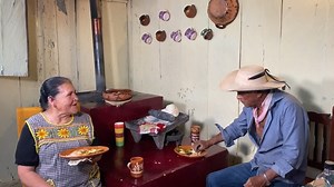 3.7M views · 208K reactions | Lo Que Almorce Hoy con Mi Viejo De Mi Rancho A Tu Coicina mi gente estos almuerzos con un cafecito y tempranito esta muy sabroso y a mi viejo le encanta @De mi Rancho a Tu Cocina ayudame suscribiendote y dando manita arriba gracias | De Mi Rancho A Tu Cocina | Facebook