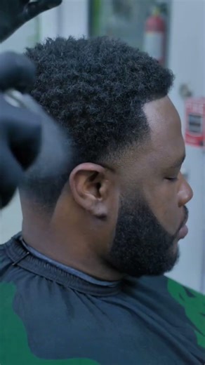 The PERFECT Skin Taper Fade 🔥 Barber Tutorial Step by Step ✨ ASMR Sounds 🎶 Take Notes📝 ‪@HowToFade‬