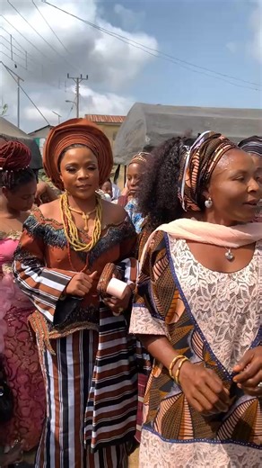 U say wetin?? Work dat I do with so much love and energy because na us udu eyire da fine like 10 people for dis Okene,congratulations my beautiful bride | Isah Halimat Ovayioza