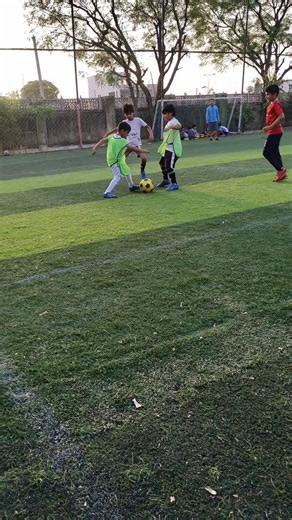 Viral football skills tutorial #footballplayers #viralvideo #trending