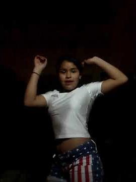 Niña de 12 años que se mueve exelente