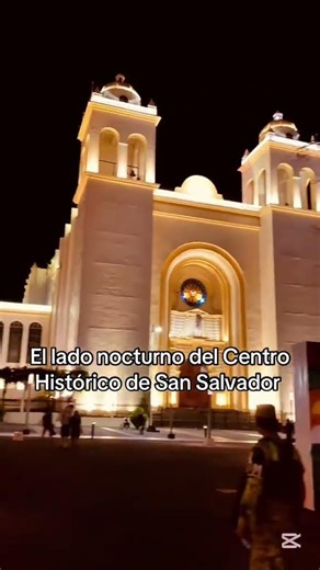 San Salvador de noche… simplemente mágico 🌙✨