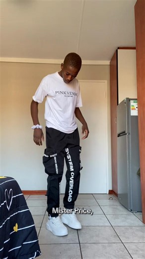 It’s a blue Monday . @Domestos South Africa #univlog #winston