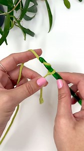 Crochet Tip: Quickest way to make a starting knot Grab the yarn: https://bit.ly/3GkYzKc | Bernat Yarn