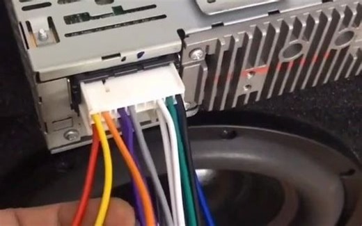 汽车上的CD机接线方法，出行与音乐更配，喜欢就转发吧电工 iqoo5g太快追不上