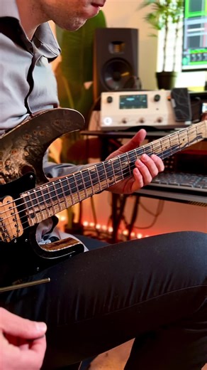 Emotional Guitar Music for Reflection