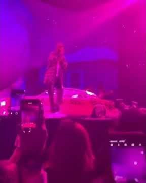 Sweetener world tour - Rule the world live (Ariana Grande ft. 2 Chainz)
