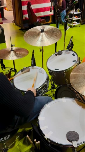 POV: You’re Mick Avory (AKA @zakariestokes) warming up for that iconic drum solo… 👀🥁 Catch the full solo LIVE in @sunnyafternoonthemusical — here until Sat 3 Jan. #drum #drumsolo #thekinks #drumlife | Theatre Royal Brighton