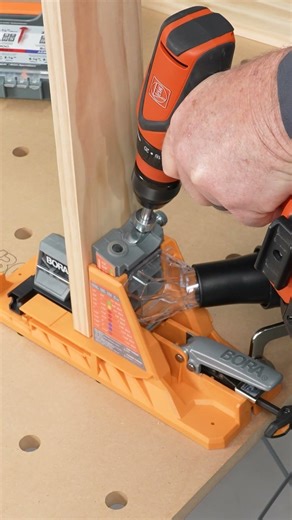 Pocket Hole Jig That Sets Itself