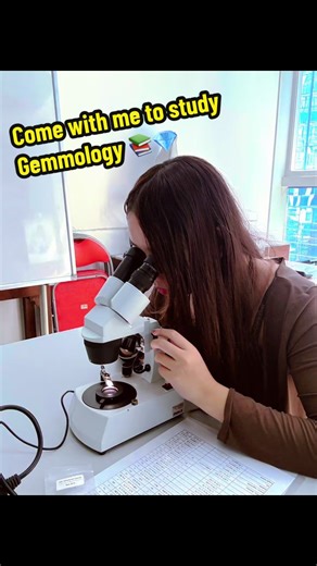 A Day in the Advance Gemology Course at GSC