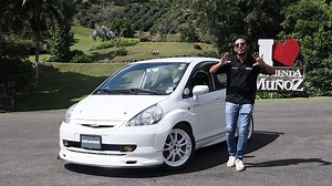 Esta preciosa Honda Fit Mugen es muy famosa en la isla. Gracias a su dueño la vemos a detalle, hablamos un poco de la marca Mugen y la manejamos para ver de que se trata. ¿La han visto antes? Descarga nuestra revista digital 100% gratis: linktree.com/supercarspr Red de conexiones: - UM Distributors,Inc - Inv360 | Supercars Puerto Rico
