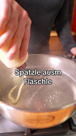 Spätzle aus der Flasche: Ein einfaches Rezept für leckere Käsespätzle!