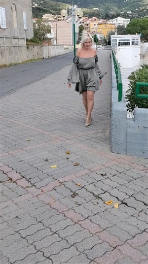 26K views · 24K reactions | C'è la luna piena in aumento. avviso flash #wrapmeinthunder #over50styleinfluencer #over50style #over50andfit #over50andfabulous #bluezonelifestyle #canadianchick #italygirl #italy #fullmoon #calabria #shedevil #moongypsy #wearwhatyoulove #wildatheart #tigress #unicorn #goddess | Carleen Ceraldi | Facebook