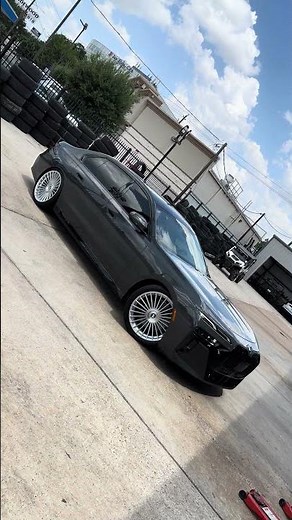AWT - Gray 2023 BMW 7 Rolling On Silver Machined 22" Staggered Road Force RF 22 Wheels