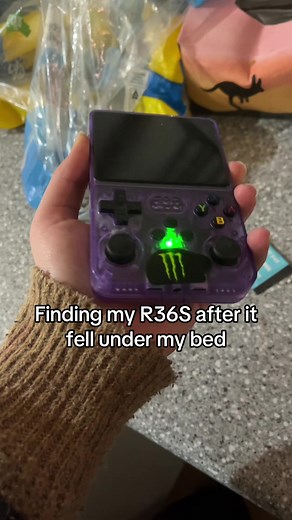 R36S emulator repair: Fixing a broken LCD on R36S console