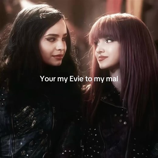 Disney Descendants: Evie and Mal Friendship Moments