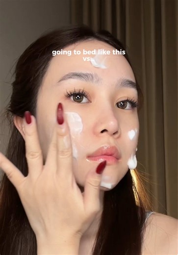 moisturizer jadi face mask pas bgt buat kulit aku yg lg super kering, best hack!!