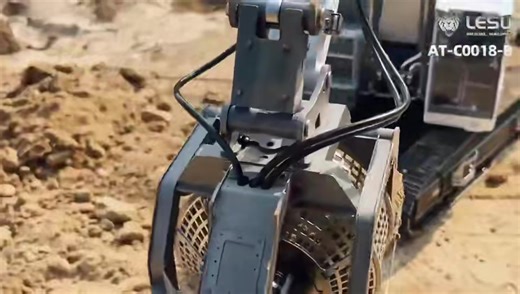 Field test the Lesu LR945 hydraulic excavator work with sieve bucket | LESU RC USA