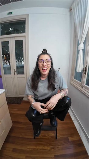 Madame Ginger on Instagram: "Ξέρεις τι πραγματικά σημαίνει το αυγό που βάζεις στο πιάτο σου; 🍳 Δεν είναι απλώς μια πηγή πρωτεΐνης, είναι τροφή που περνά κατευθείαν στο σώμα μας. Για χρόνια είχα κόψει τα αυγά. Όταν τα ξαναέβαλα στη διατροφή μου, ένα πράγμα ήταν αδιαπραγμάτευτο: να ειναι ελεύθερες βοσκής. Μέσα από τη συνεργασία μου με την Πανελλήνια Φιλοζωική Ομοσπονδία και την εκστρατεία @cagefreegreece , κατάλαβα κάτι πολύ απλό: ο τρόπος εκτροφής δεν επηρεάζει μόνο τις κότες, αλλά επηρεάζει και