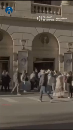 Eldiarioes Comunitat Valenciana Comunitat Valenciana on Instagram: "🎶 À Punt emet dilluns que ve, 29 de desembre, a les 23.30 hores, el concert de la gira Les Veus Secretes de Pep Gimeno Botifarra, gravat al Teatre Principal de València. La retransmissió acosta a la ciutadania un projecte cultural impulsat per l'Àrea d'Igualtat de la Diputació, concebut per a posar en valor la música tradicional valenciana i visibilitzar el paper de les dones com a transmissores fonamentals del patrimoni cultur