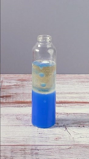 Experiment mit Wasser und Öl