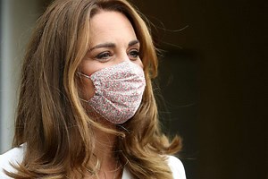 Kate wears face mask for first time during charity visit