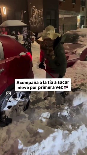 Crees que la tía fue valiente al sacar nieve por primera vez ? 👒 🇩🇴1)si 2)no #parati #humor