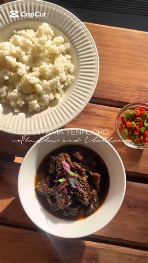 Just served up a plate of beef lip perfection 😋💯 Paired with uphuthu and a kick of chili 🔥 Had to put in the mahi – 3 hours of slow cooking, but totally worth it for that melt-in-your-mouth tenderness 🍴✨ @Robertsons Herbs & Spices @knorr @bluffmeatsupply #chef #smallbusiness #explore #privatechef #fypシ