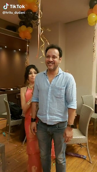 when I force him for a tik tok @tiktok_india @tiktok #aajkalteremere #bollywood #theme @noel_india #couplelove